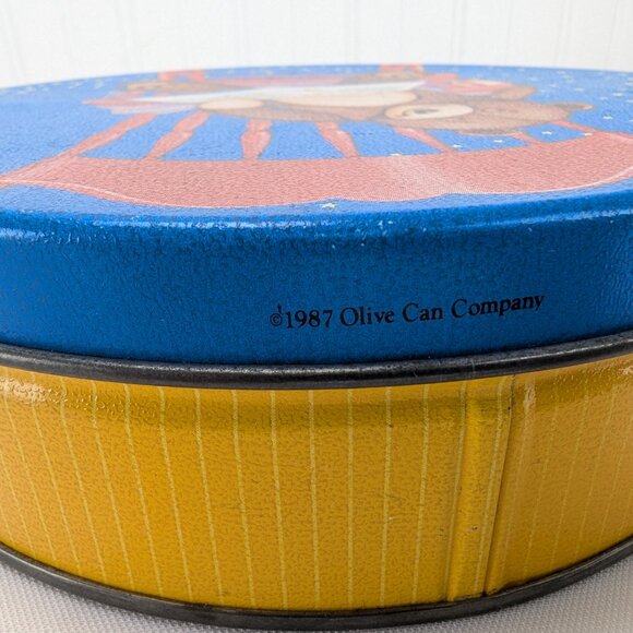 Vintage Olive Can Company Metal Tin Sleeping Bear in Rocker Reading Story 1987 - Picture 7 of 14